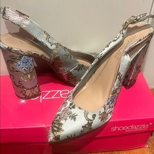 Shoe Dazzle Silver Floral Brocade Slingback Pumps